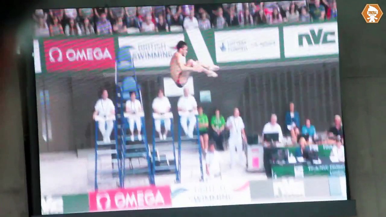 Il s'incruste à une compétition de plongeon (Londres)
