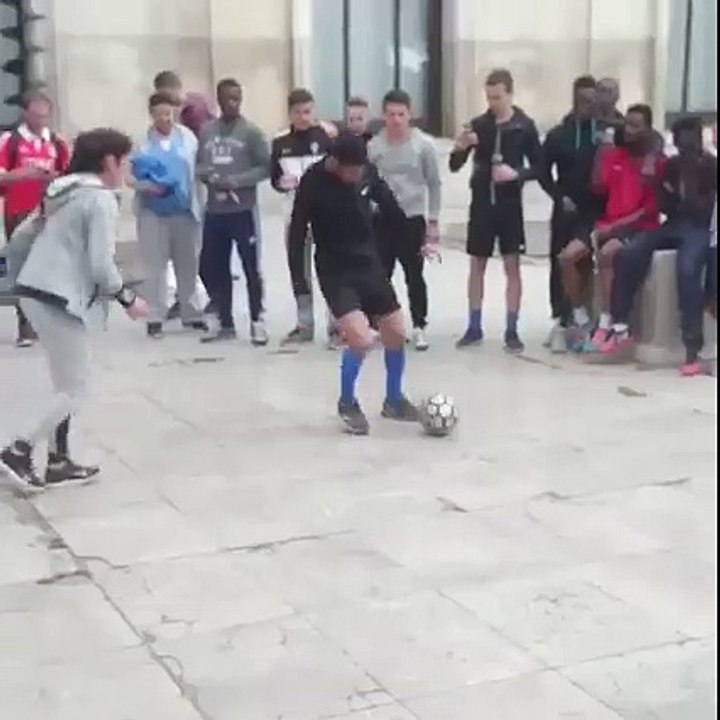 Girl vs Boy Football - Postober