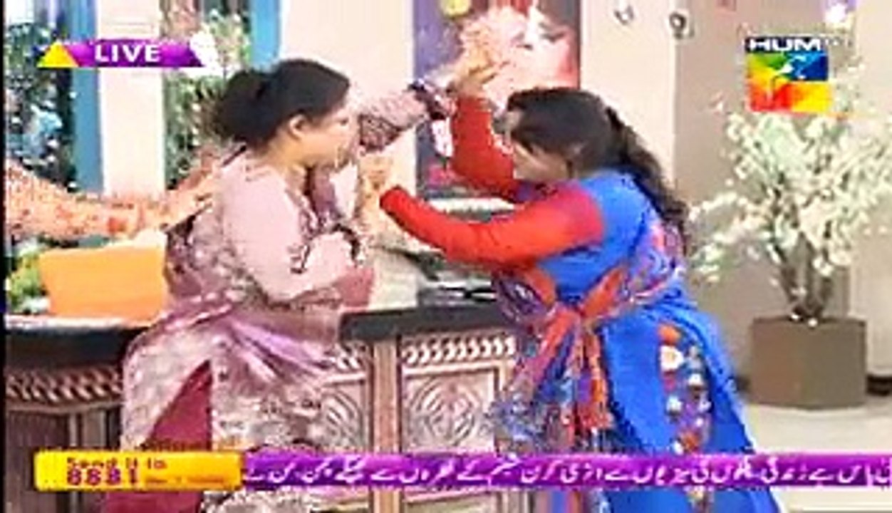 Sanam Jung K Live Show Per 2 Aurtein Kabadi Khelne Or Cat Fight Karna Shuru Hogayi