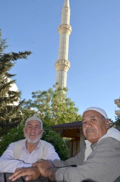 Ulubatlı Hasan Camisi'nde Ezan Sesine Hasret Kalan Cemaat İsyan Etti