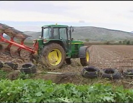 Βράζουν οι αγρότες για τη φορολόγηση των επιδοτήσεων. Έτοιμοι να βγουν στους δρόμους.