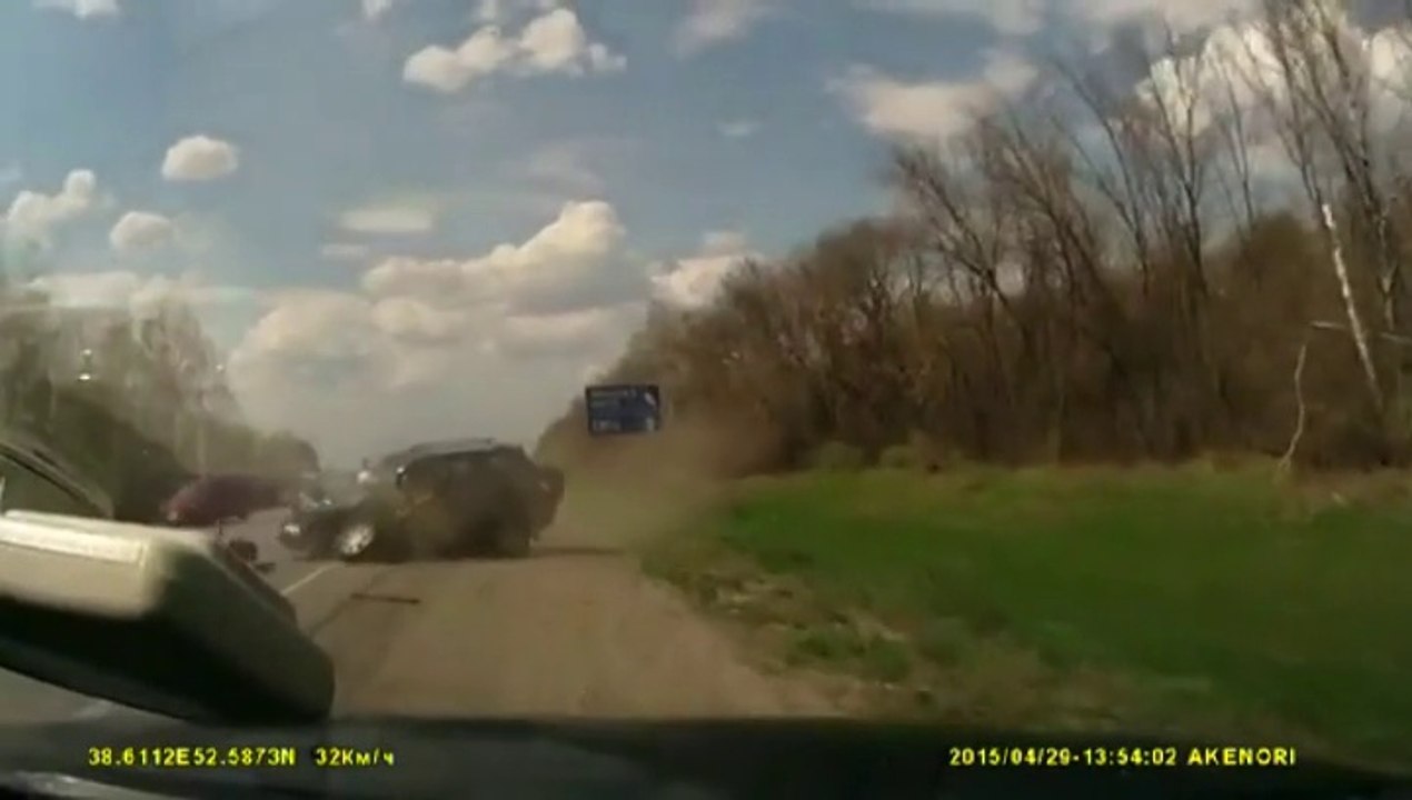 Водитель Chery Tiggo легко отделался после встречи с фурой.Елец