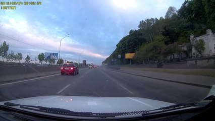 Мотоциклист не справился с управлением, Набережное шоссе Киев, 5 мая 2015