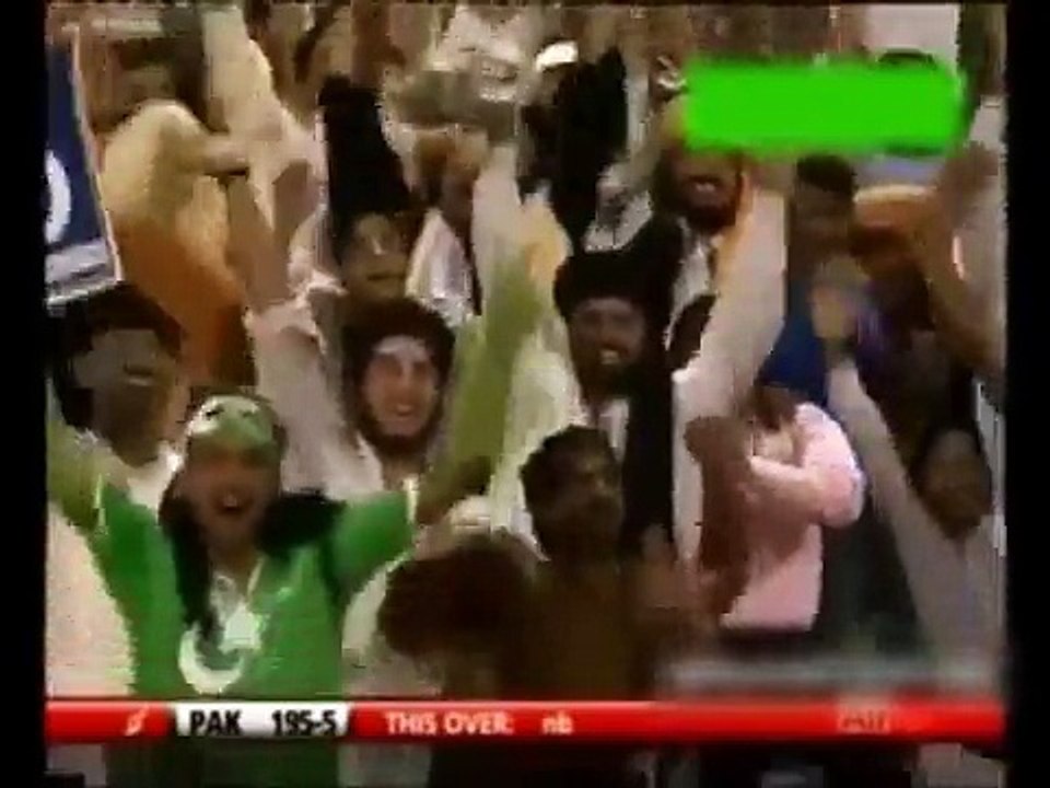 Dunya News - Abdul Razzaq crushed South African bowlers
