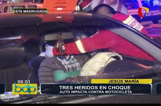 Jesús María: tres personas resultaron heridas tras el choque entre auto y motocicleta