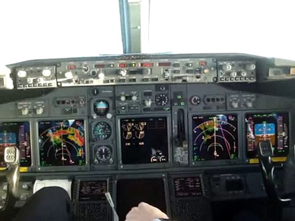 Approach and Landing Corfu Airport (cockpit)