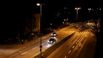 Polisen stoppar bilar på Hamngatan/Ådalagatan, Linköping