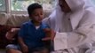 المجلس “فيديو _ مسلم البراك يداعب طفلاً يريد اعطاء ربع دينار للشرطي الذي أخرجه من السجن !”