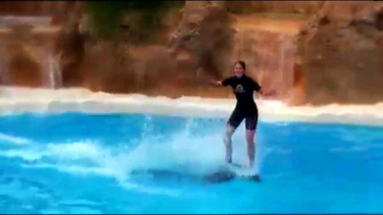 A BRAVE GIRL PLAYING WITH DOLPHINS, AIK LADKI DOLPHIN K SAT KESE KHEL RAHI HA