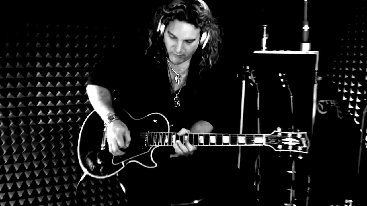 CRYSTAL BALL featuring Noora Louhimo (Battle Beast) - Eye To Eye Videoclip