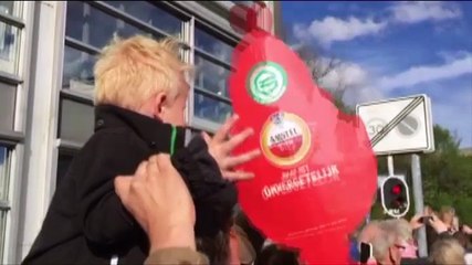 Tải video: Ik heb de voetbalschoenen van Rusnak - RTV Noord