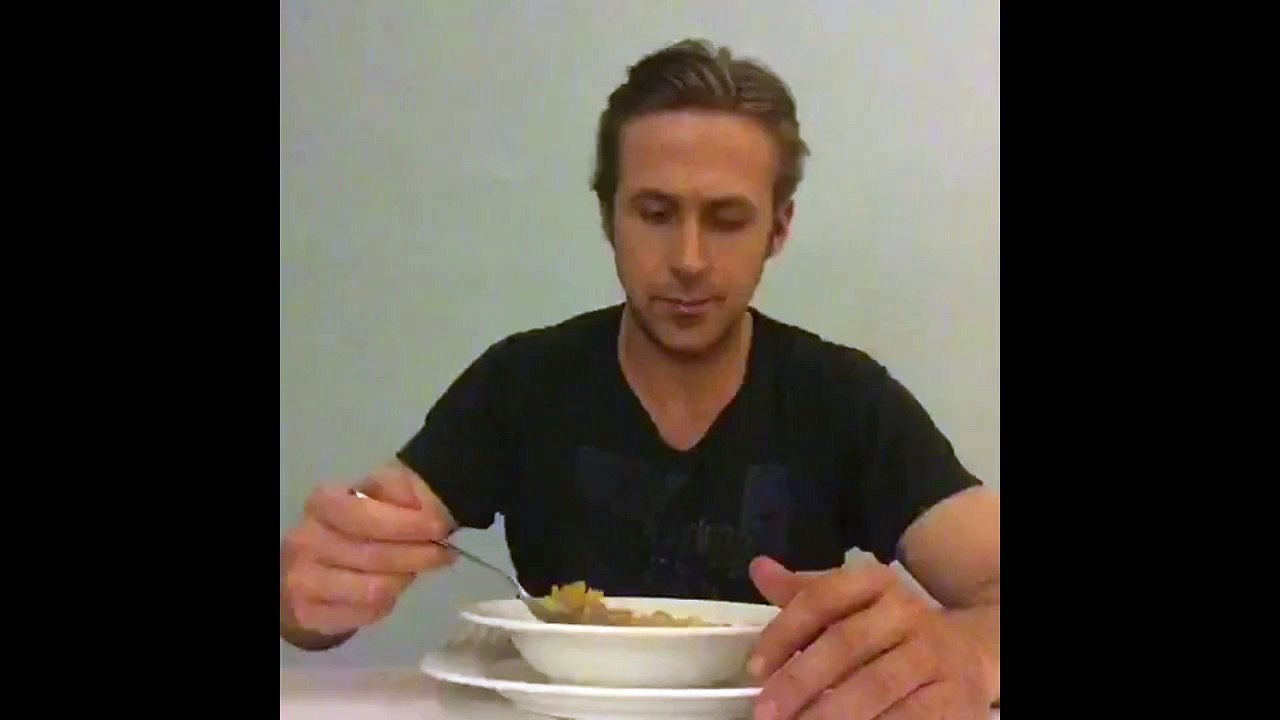 Ryan Gosling finnally eats his cereal