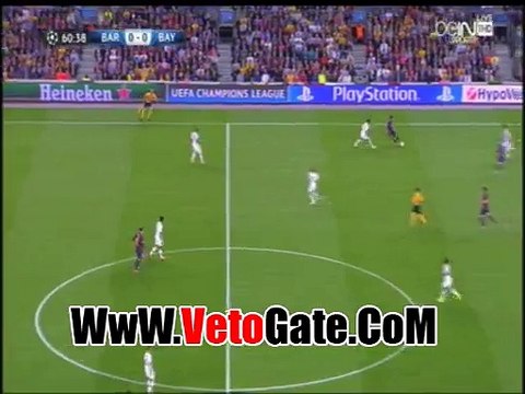 نوير يمنع هدف نيمار من منتصف الملعب بمباراه برشلونه والبايرن