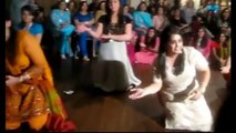 Ghungro Mehndi Dance Karachi Wedding Beautiful Desi Girls Dance