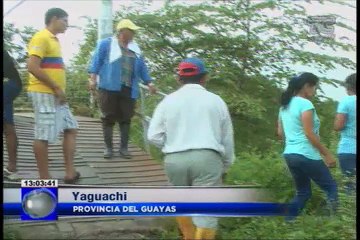 Puente colgante que une varios recintos en Yaguachi a punto de colapsar