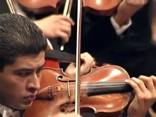 Rosas - Sobre las Olas.  AVI OSTROWSKY - Conductor   OFUNAM Philharmonic Orchestra