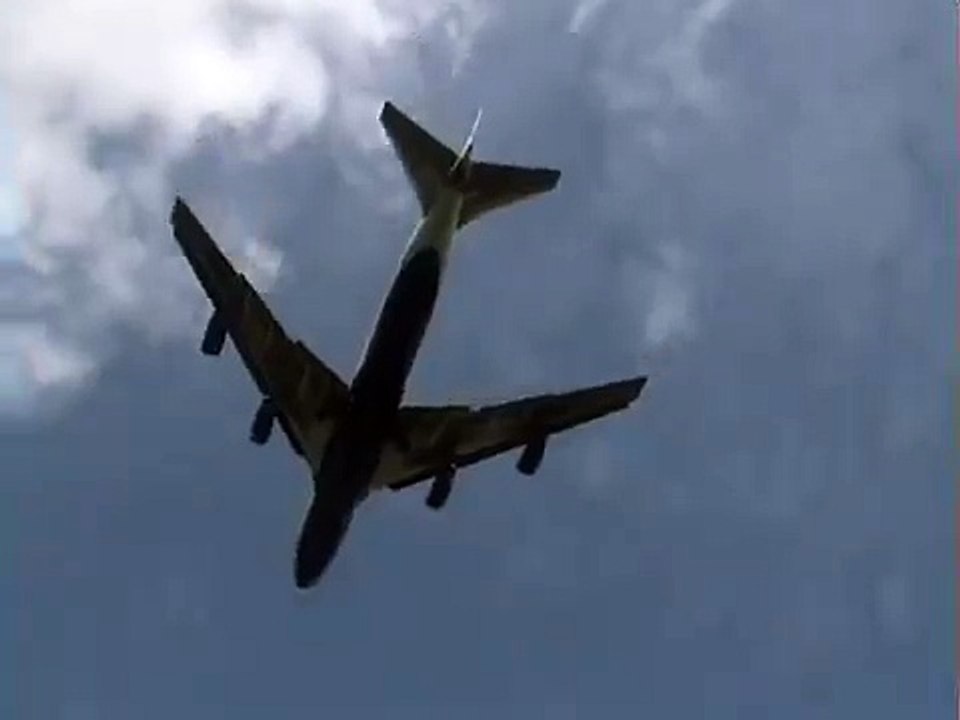 British Airways 747 Landing Hong Kong Kai Tak (1998)