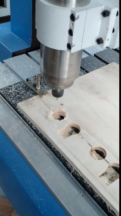 apextech cnc 1325 router on cutting the MDF wood material demo (1)