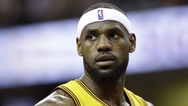 LeBron, Cavs Band Together in Gm 2 Win