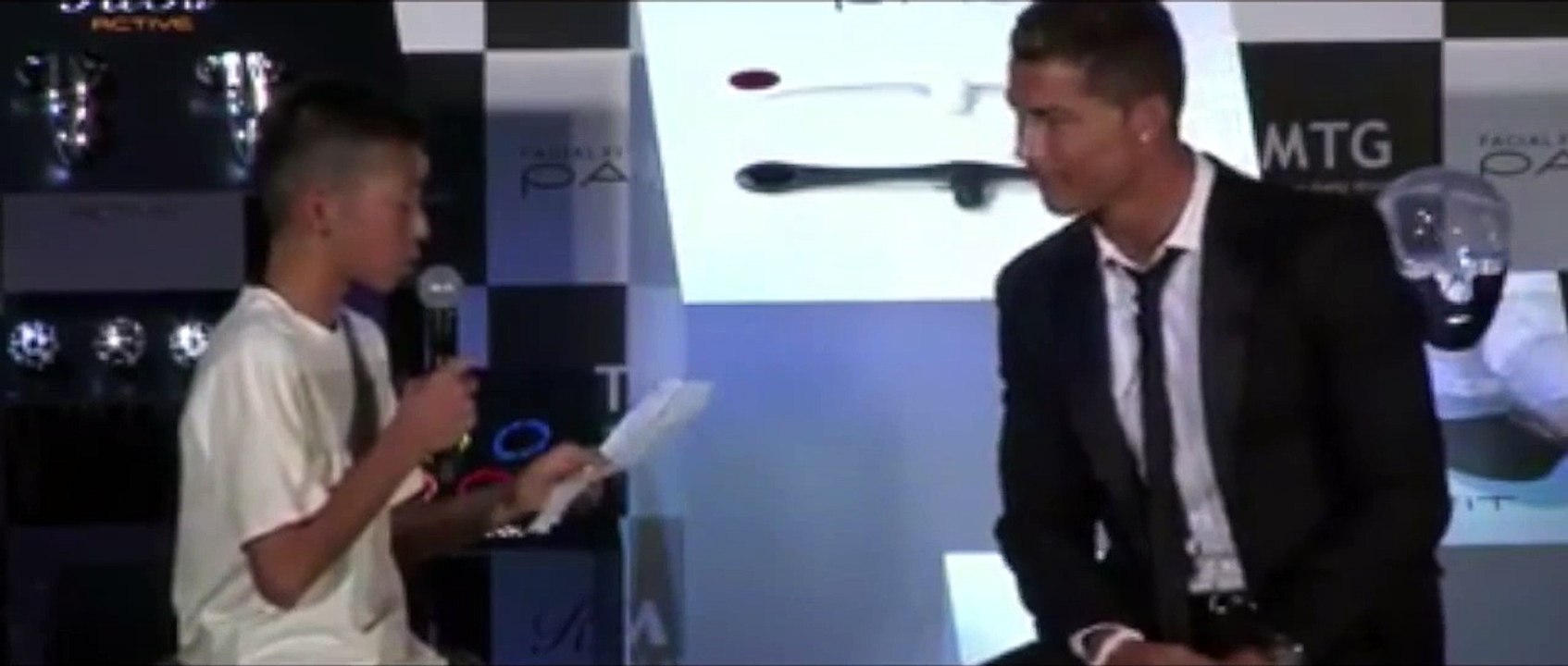 Cristiano Ronaldo prend la défense d'un jeune fan japonais : joueur talentueux et gars super sympa!