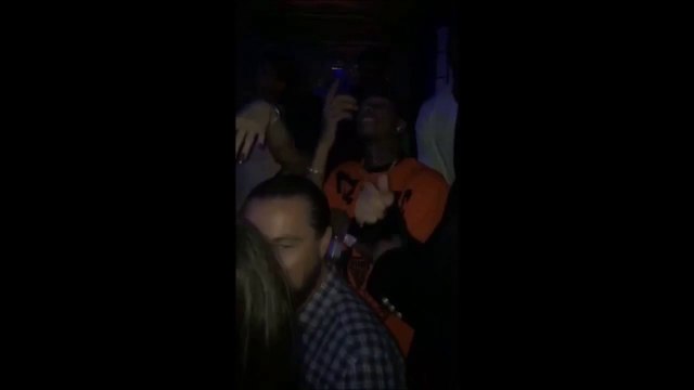 Léonardo DiCaprio drague une fille sous les yeux de Justin Bieber et Tyga