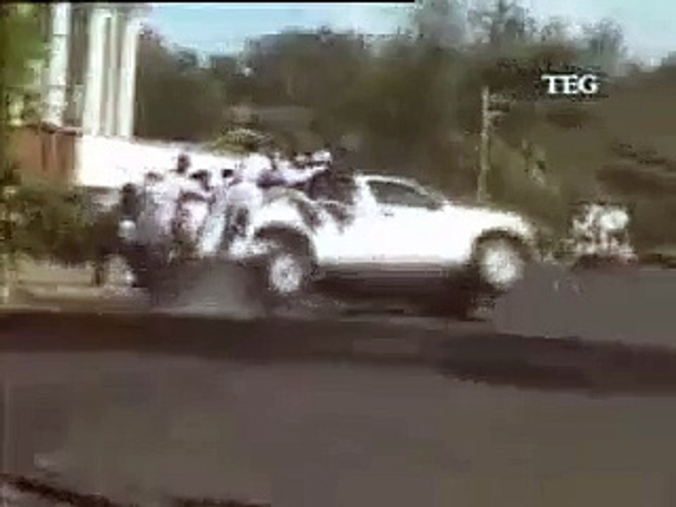 Loaded Car Flip On Highway(whatsapp9.com)