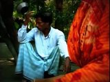 Los pescadores se enfrentan a los mares embravecidos en Bangladesh