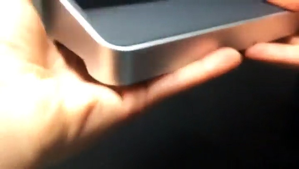 Kanex SimpleDock Desktop Charger high quality and very well designed