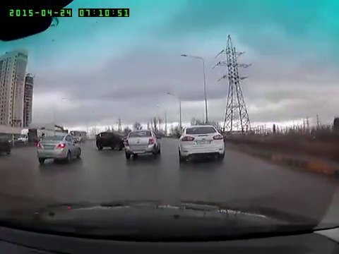 ВИДЕО ДТП в Нижнем Новгороде (РФ): Kia Sportage смял Ладу Гранту на Сахарова_24.04.2015