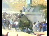 سلاحه الشجاعة - طفل فلسطينى يضرب جندى اسرائيلى