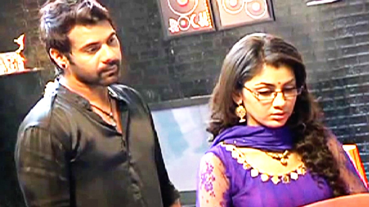 Abhi Tries To CONVINCE Pragya | Kumkum Bhagya | On Location | ZeeTV