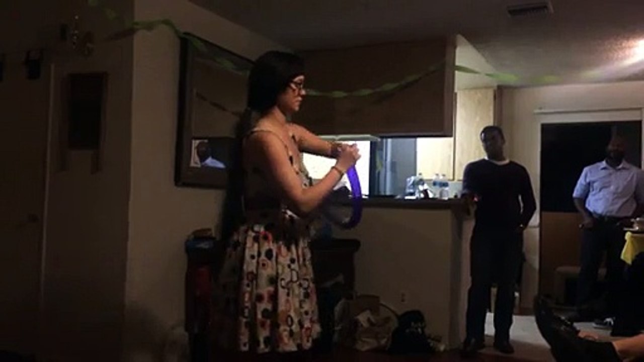 Tour de magie avec un ballon (gorge profonde)