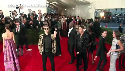 Download Video: Hollywood News: Justin Bieber says Selena Gomez looks gorgeous at the Met Ball Event -- KY Network