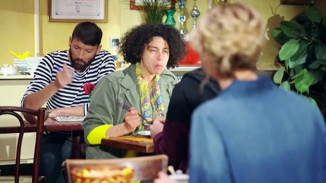 PBLV Episode 2754 : Coralie indignée au bar !