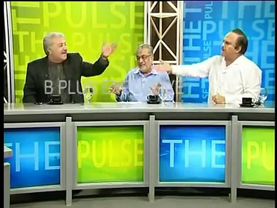 Imran Khan PTI _   پی تی آئ عمرانی ذہنیت نعیم الحق زہرا آپا فیم نی گلاس اٹھا کے پی پی پی کے لیڈر کو دے مارا--PTIs Naeem ul Haq Throws Glass at PPPs Jamil Soomro in a Talk Show