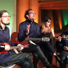 Un cachito musical de lo divetidos y talentosos @famasloop echando acustico para #rokamole @criteriaentertainment #latv