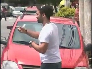 Ha ha ha ha, les hommes ne sont attirés que par les apparences des femmes.