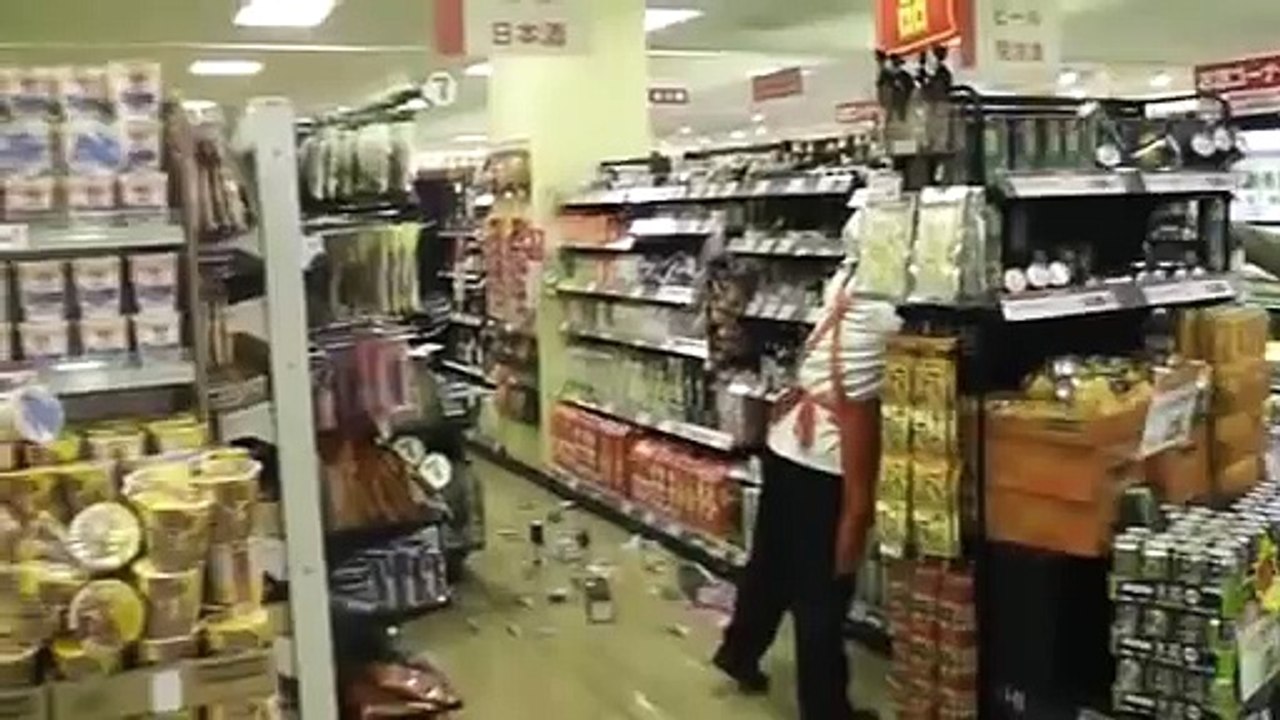 3月11日地震　東京都スーパー店内の様子 Earthquake in Japan