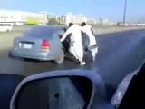 crazy arabs reiche araber rutschen mit latschen aus auto