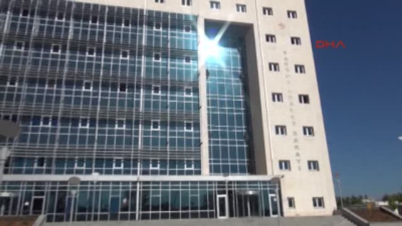 Tarsus Savcılar Süleyman Bağrıyanık ile Özcan Şişman Tarsus Adliyesi'nde