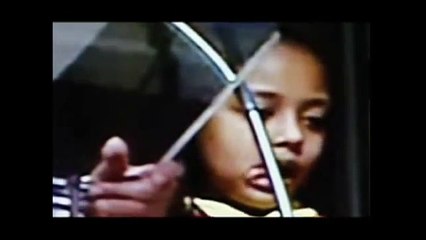 une" fillette" hybride démoniaque à coté du "pape noir" benoit 16