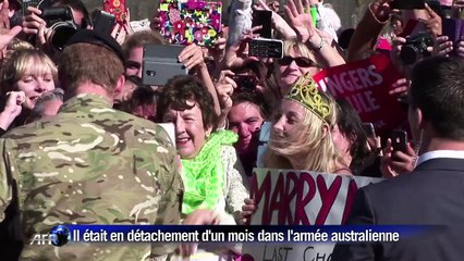 Australie: le prince Harry s'offre un bain de foule à Sydney