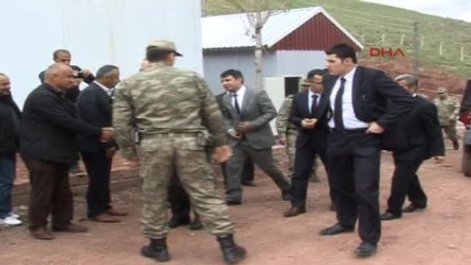 Çukurca'daki Üzümlü Sınır Kapısı Pasaportlu Geçişe Açıldı