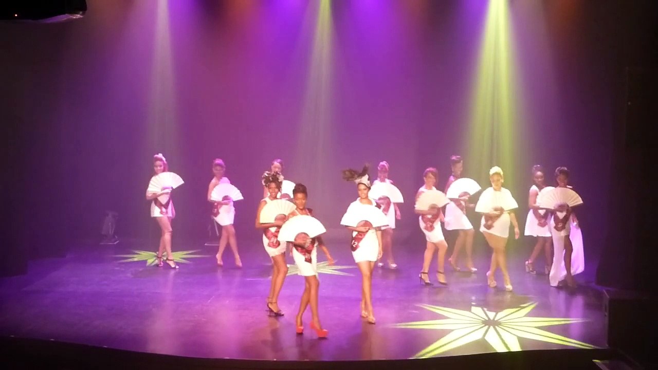 Miss Elégance Inter 2015 - 03 1er Passage Tenue officielle