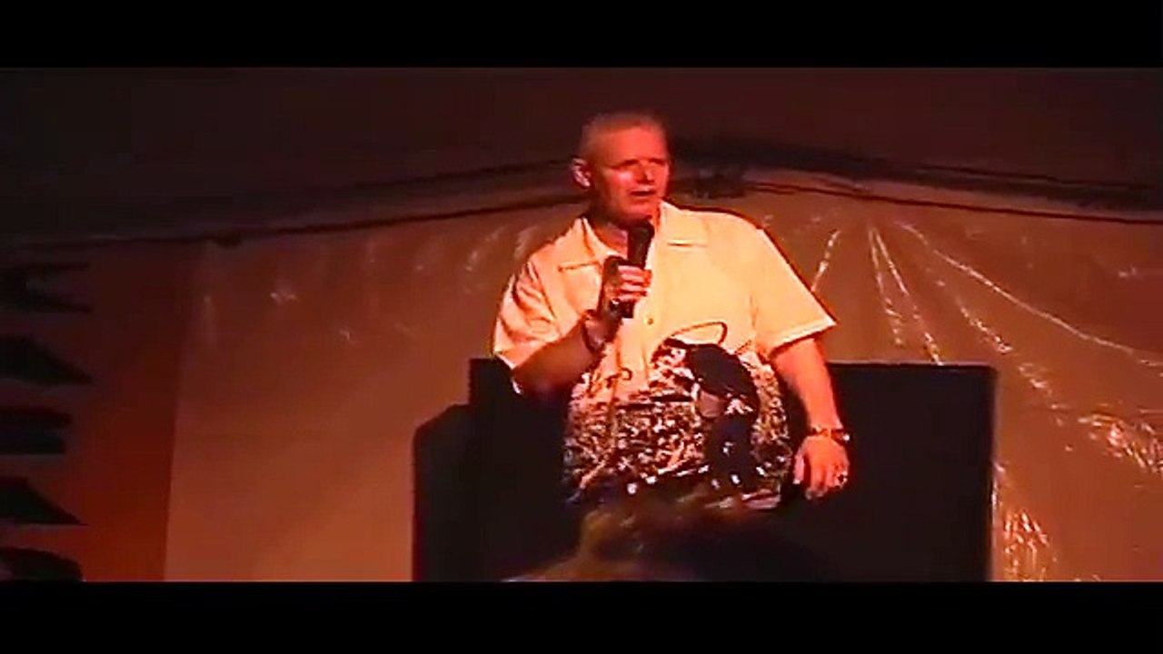 Chris Drummond sings 'My Boy' at Elvis week 2006 (video)