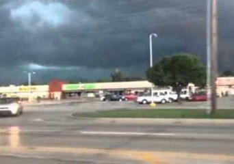 Supercell Looms Over Norman, Oklahoma