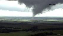 Dezenas de tornados atingem centro e sul dos EUA
