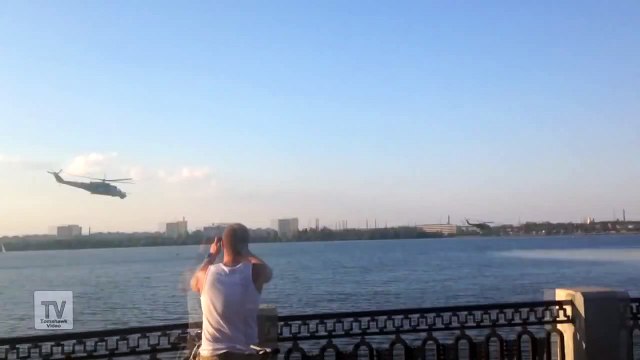 Боевые вертолеты Ми-24 в небе над Днепропетровском 25.07.2014