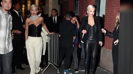 Rita Ora porte un corset, deux jours d'affilée