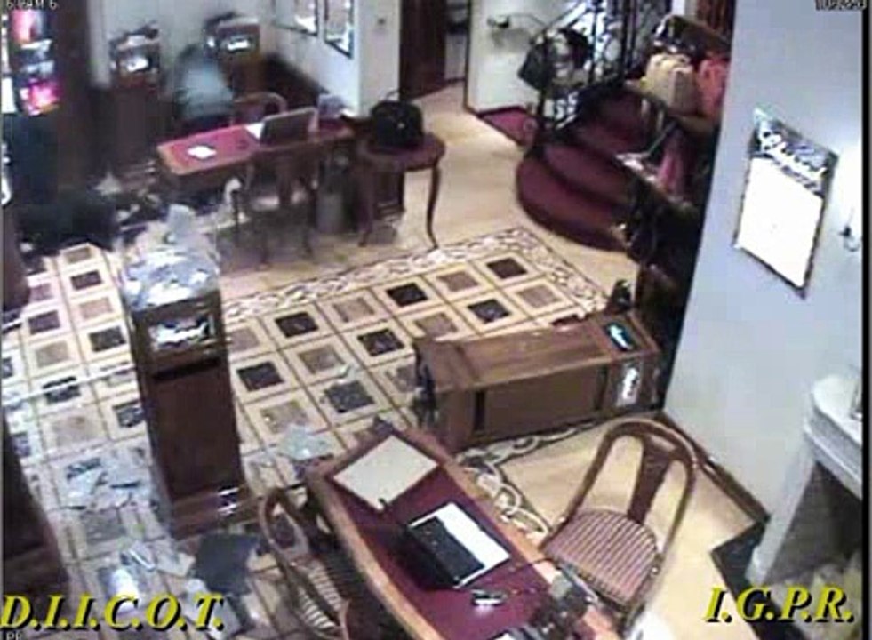 Uite cum actionau hotii de la Academia Infractorilor Romani